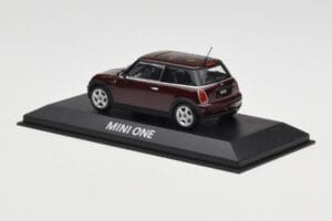 Mini One R50 Vermelho Escuro Com Teto Preto Minichamps 1:43 MINI008 Metal - imagem 3 de 5