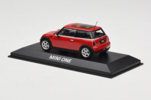 Mini One R50 Vermelho Com Teto Vermelho Minichamps 1:43 MINI001 Metal - imagem 3 de 5