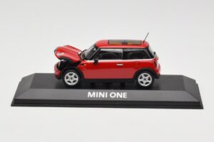 Mini One R50 Vermelho Com Teto Vermelho Minichamps 1:43 MINI001 Metal - imagem 5 de 5