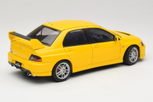 Mitsubishi Lancer Evolution IX GSR Amarelo AUTOart 1:18 77192 Metal - imagem 3 de 8