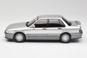 Mitsubishi Galant VR-4 Prata IXO 1:18 18CMC191 Metal - imagem 3 de 6