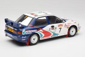 Mitsubishi Lancer Evo 3 Group A #4 T. Makinen / S. Harjanne Rally Australia 1996 Otto 1:18 OT475 Resina - imagem 2 de 6