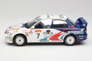 Mitsubishi Lancer Evo 3 Group A #4 T. Makinen / S. Harjanne Rally Australia 1996 Otto 1:18 OT475 Resina - imagem 3 de 6
