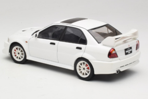 Mitsubishi Lancer Evo VI Tommi Makinen Edition Branco AUTOart 1:18 77157 Metal - imagem 7 de 8