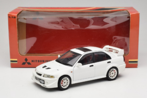 Mitsubishi Lancer Evo VI Tommi Makinen Edition Branco AUTOart 1:18 77157 Metal - imagem 8 de 8
