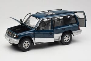Mitsubishi Pajero V20 LWB Azul & Prata Sun Star 1:18 1212 Metal - imagem 2 de 8