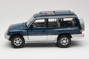 Mitsubishi Pajero V20 LWB Azul & Prata Sun Star 1:18 1212 Metal - imagem 4 de 8