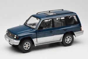 Mitsubishi Pajero V20 LWB Azul & Prata Sun Star 1:18 1212 Metal