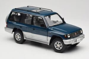 Mitsubishi Pajero V20 LWB Azul & Prata Sun Star 1:18 1212 Metal - imagem 6 de 8