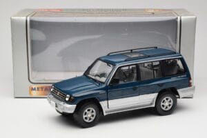 Mitsubishi Pajero V20 LWB Azul & Prata Sun Star 1:18 1212 Metal - imagem 8 de 8