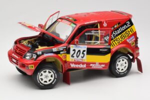 Mitsubishi Pajero Rallye Raid #205 Paris-Dakar Rally 2001 Solido 1:18 9022 Metal - imagem 2 de 8