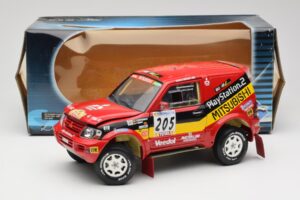 Mitsubishi Pajero Rallye Raid #205 Paris-Dakar Rally 2001 Solido 1:18 9022 Metal - imagem 8 de 8