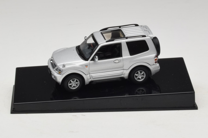 Mitsubishi Pajero SWB Prata AUTOart 1:43 57113 Metal