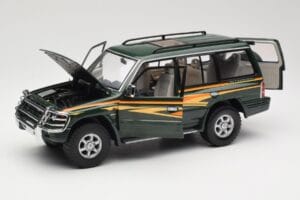 Mitsubishi Pajero V20 LWB Verde Sun Star 1:18 1225 Metal - imagem 2 de 8