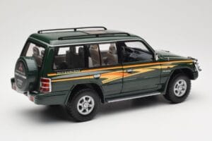 Mitsubishi Pajero V20 LWB Verde Sun Star 1:18 1225 Metal - imagem 3 de 8