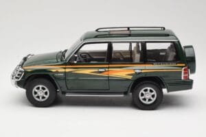 Mitsubishi Pajero V20 LWB Verde Sun Star 1:18 1225 Metal - imagem 4 de 8