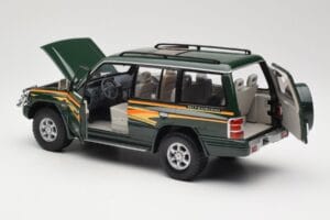Mitsubishi Pajero V20 LWB Verde Sun Star 1:18 1225 Metal - imagem 5 de 8