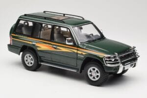 Mitsubishi Pajero V20 LWB Verde Sun Star 1:18 1225 Metal - imagem 6 de 8