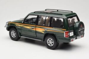 Mitsubishi Pajero V20 LWB Verde Sun Star 1:18 1225 Metal - imagem 7 de 8