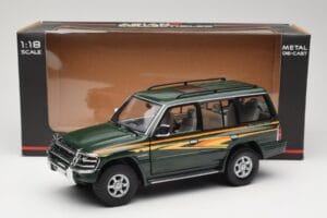 Mitsubishi Pajero V20 LWB Verde Sun Star 1:18 1225 Metal - imagem 8 de 8