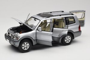Mitsubishi Pajero V73 Azul YC Model 1:18 241218040102010209 Metal - imagem 2 de 8