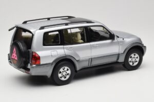 Mitsubishi Pajero V73 Azul YC Model 1:18 241218040102010209 Metal - imagem 3 de 8