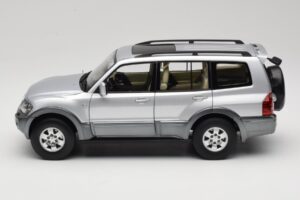 Mitsubishi Pajero V73 Azul YC Model 1:18 241218040102010209 Metal - imagem 4 de 8