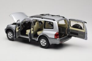 Mitsubishi Pajero V73 Azul YC Model 1:18 241218040102010209 Metal - imagem 5 de 8
