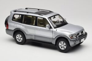 Mitsubishi Pajero V73 Azul YC Model 1:18 241218040102010209 Metal - imagem 6 de 8