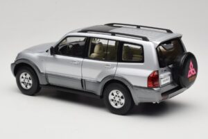 Mitsubishi Pajero V73 Azul YC Model 1:18 241218040102010209 Metal - imagem 7 de 8