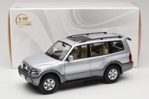 Mitsubishi Pajero V73 Azul YC Model 1:18 241218040102010209 Metal - imagem 8 de 8