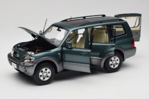 Mitsubishi Pajero V73 Verde YC Model 1:18 241218040101010215 Metal - imagem 2 de 8