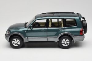 Mitsubishi Pajero V73 Verde YC Model 1:18 241218040101010215 Metal - imagem 4 de 8