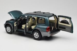 Mitsubishi Pajero V73 Verde YC Model 1:18 241218040101010215 Metal - imagem 5 de 8