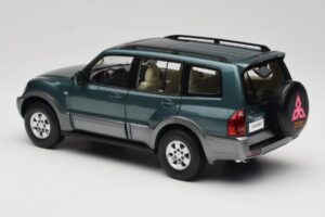 Mitsubishi Pajero V73 Verde YC Model 1:18 241218040101010215 Metal - imagem 7 de 8