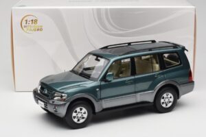 Mitsubishi Pajero V73 Verde YC Model 1:18 241218040101010215 Metal - imagem 8 de 8