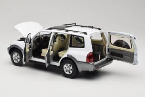Mitsubishi Pajero V73 Branco YC Model 1:18 241218040103010206 Metal - imagem 5 de 8