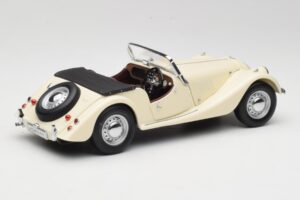 Morgan 4/4 Series II Branco Kyosho 1:18 08111W Metal - imagem 3 de 8