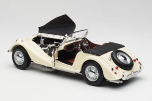 Morgan 4/4 Series II Branco Kyosho 1:18 08111W Metal - imagem 5 de 8