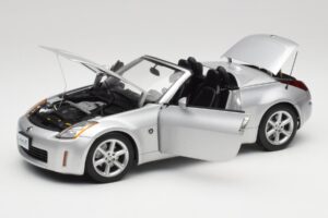 Nissan 350Z Z33 Roadster Diamond Prata AUTOart 1:18 77371 Metal - imagem 2 de 8