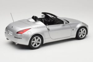 Nissan 350Z Z33 Roadster Diamond Prata AUTOart 1:18 77371 Metal - imagem 3 de 8