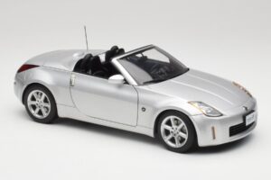 Nissan 350Z Z33 Roadster Diamond Prata AUTOart 1:18 77371 Metal - imagem 6 de 8