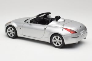 Nissan 350Z Z33 Roadster Diamond Prata AUTOart 1:18 77371 Metal - imagem 7 de 8
