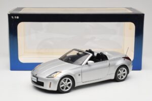Nissan 350Z Z33 Roadster Diamond Prata AUTOart 1:18 77371 Metal - imagem 8 de 8