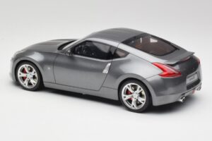 Nissan 370Z Z34 Gun Metallic Otto 1:18 OT465 Resina - imagem 5 de 6