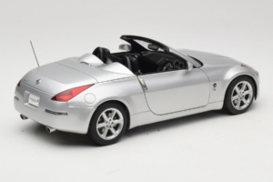 Nissan Fairlady Z Z33 Roadster Diamond Silver AUTOart 1:18 77376 Metal - imagem 3 de 8