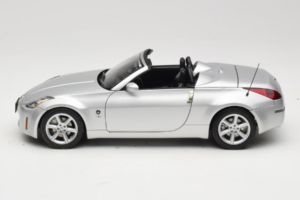 Nissan Fairlady Z Z33 Roadster Diamond Silver AUTOart 1:18 77376 Metal - imagem 4 de 8