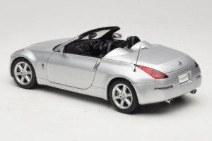Nissan Fairlady Z Z33 Roadster Diamond Silver AUTOart 1:18 77376 Metal - imagem 7 de 8