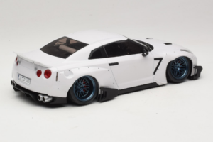 Nissan GT-R R35 Boost Wars 2 Branco Jp Kraemo 1:18 KRAEMO001 Metal - imagem 3 de 7