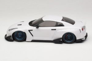 Nissan GT-R R35 Boost Wars 2 Branco Jp Kraemo 1:18 KRAEMO001 Metal - imagem 4 de 7